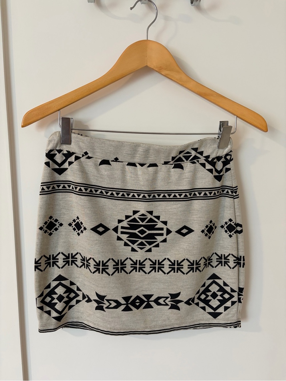 Women's Beige Aztec-Print Mini Skirt - Black Pattern